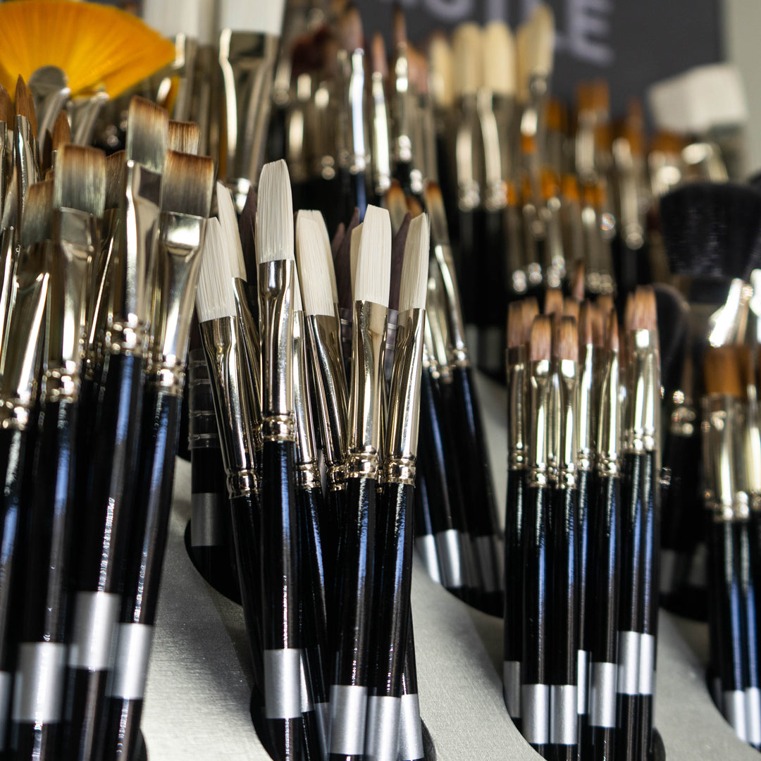 The Ultimate Guide to Choosing The Best Artist Brushes: Shapes, Fibers, and Their Uses