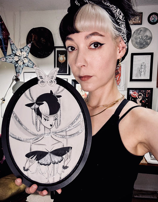 How Stefani Rabideaux Paints on an Oval Floater Panel